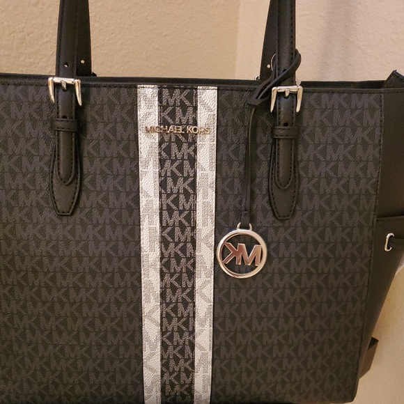 Michael kors Gilly Drawstring Large Top Zip Tote - Picture 2 of 9